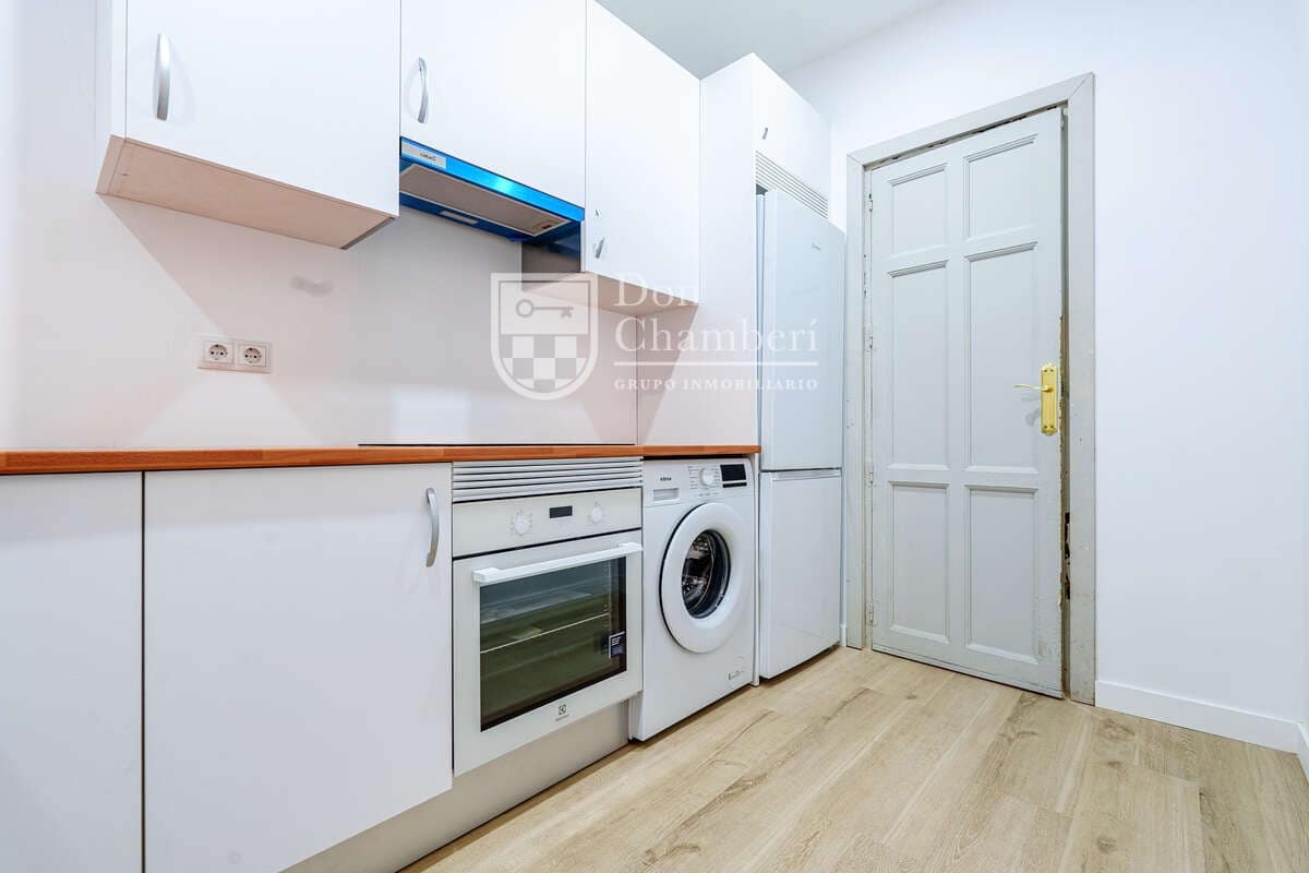 2 quarto Apartamento para arrendar em Madrid cidade - 1 850 € (Ref: 9996553)