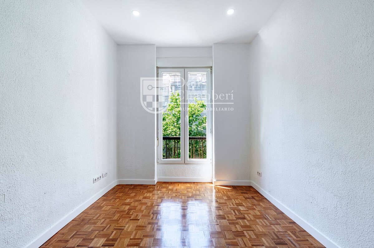2 quarto Apartamento para arrendar em Madrid cidade - 1 850 € (Ref: 9996553)