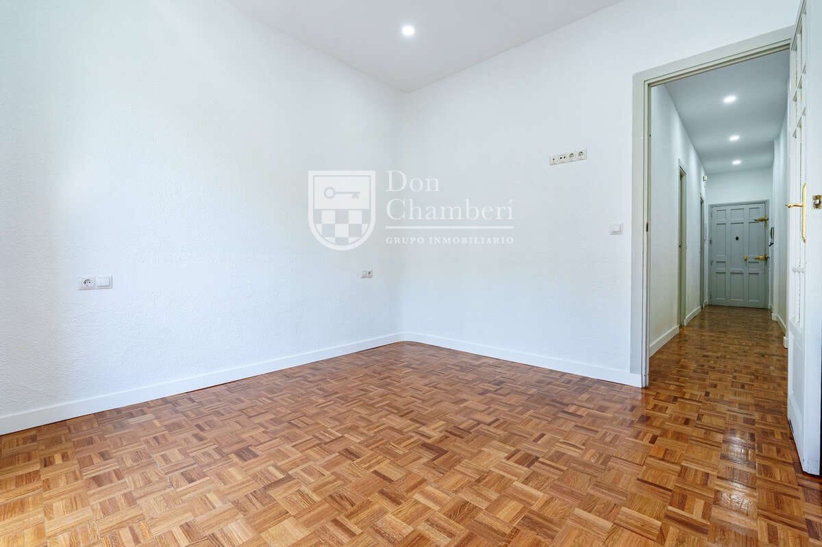 2 quarto Apartamento para arrendar em Madrid cidade - 1 850 € (Ref: 9996553)