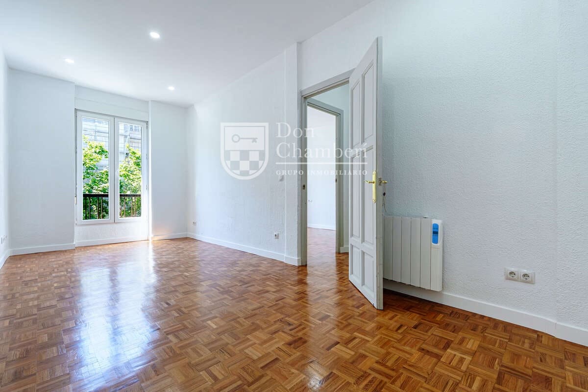 2 quarto Apartamento para arrendar em Madrid cidade - 1 850 € (Ref: 9996553)