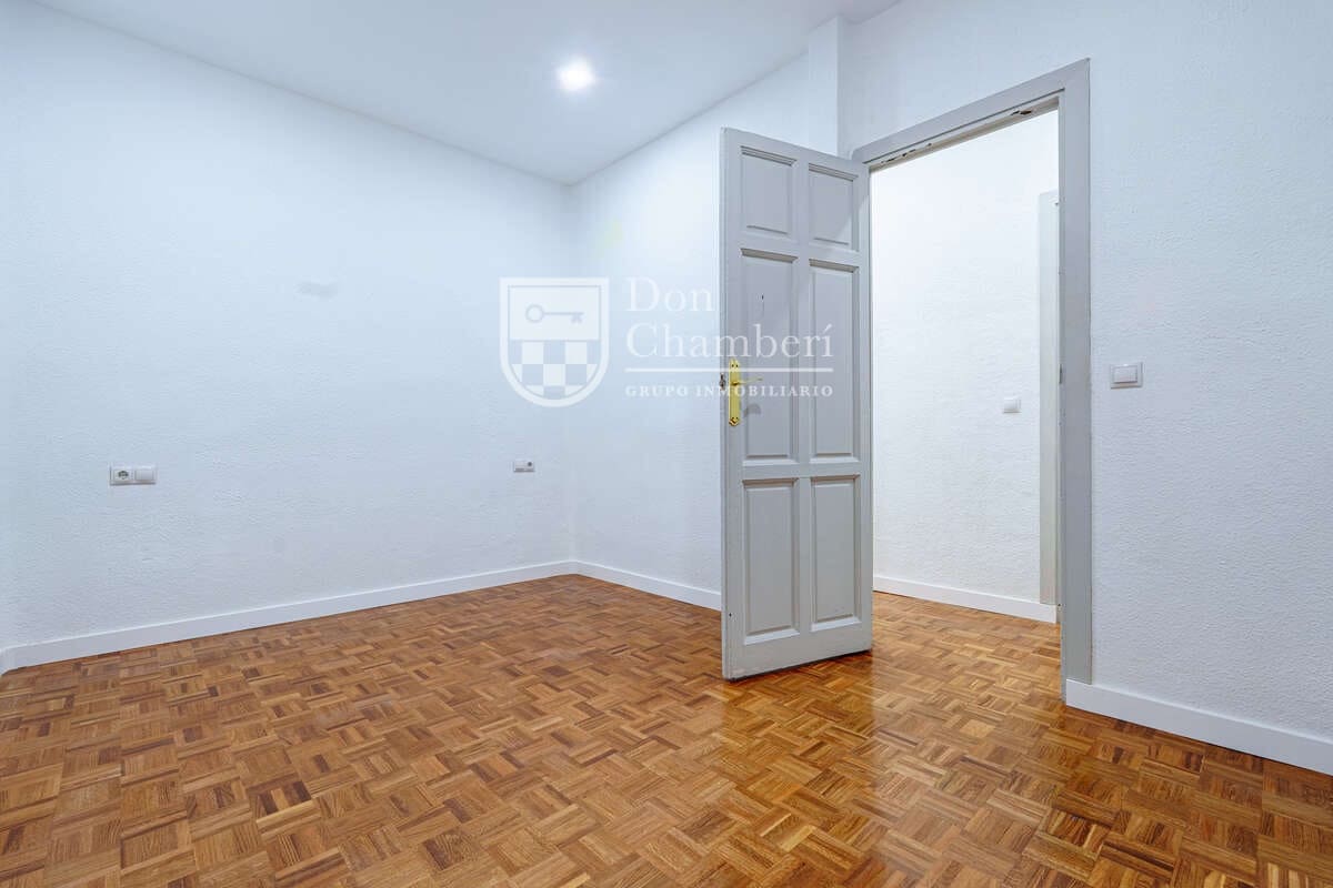 2 quarto Apartamento para arrendar em Madrid cidade - 1 850 € (Ref: 9996553)