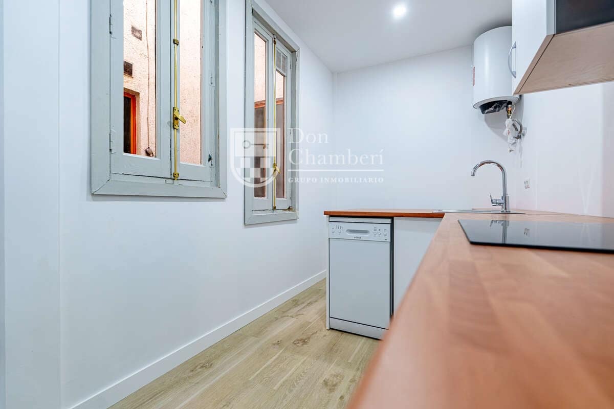 2 quarto Apartamento para arrendar em Madrid cidade - 1 850 € (Ref: 9996553)