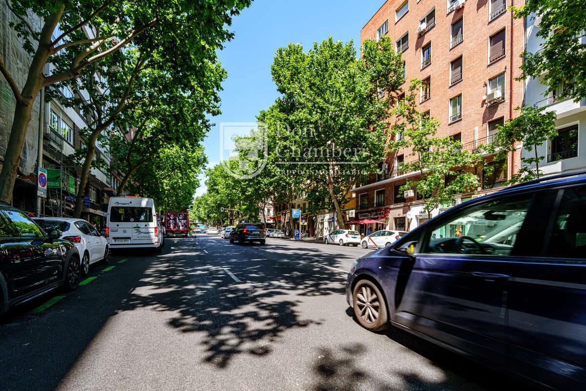 2 quarto Apartamento para arrendar em Madrid cidade - 1 850 € (Ref: 9996553)