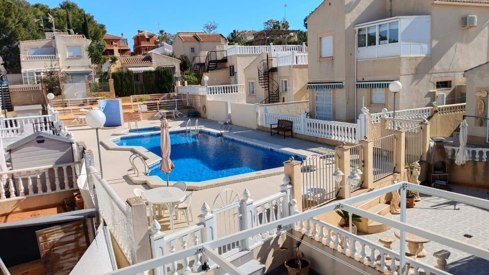 Chalet de 4 habitaciones en Los Balcones en venta con piscina - 290.000 € (Ref: 9484038)
