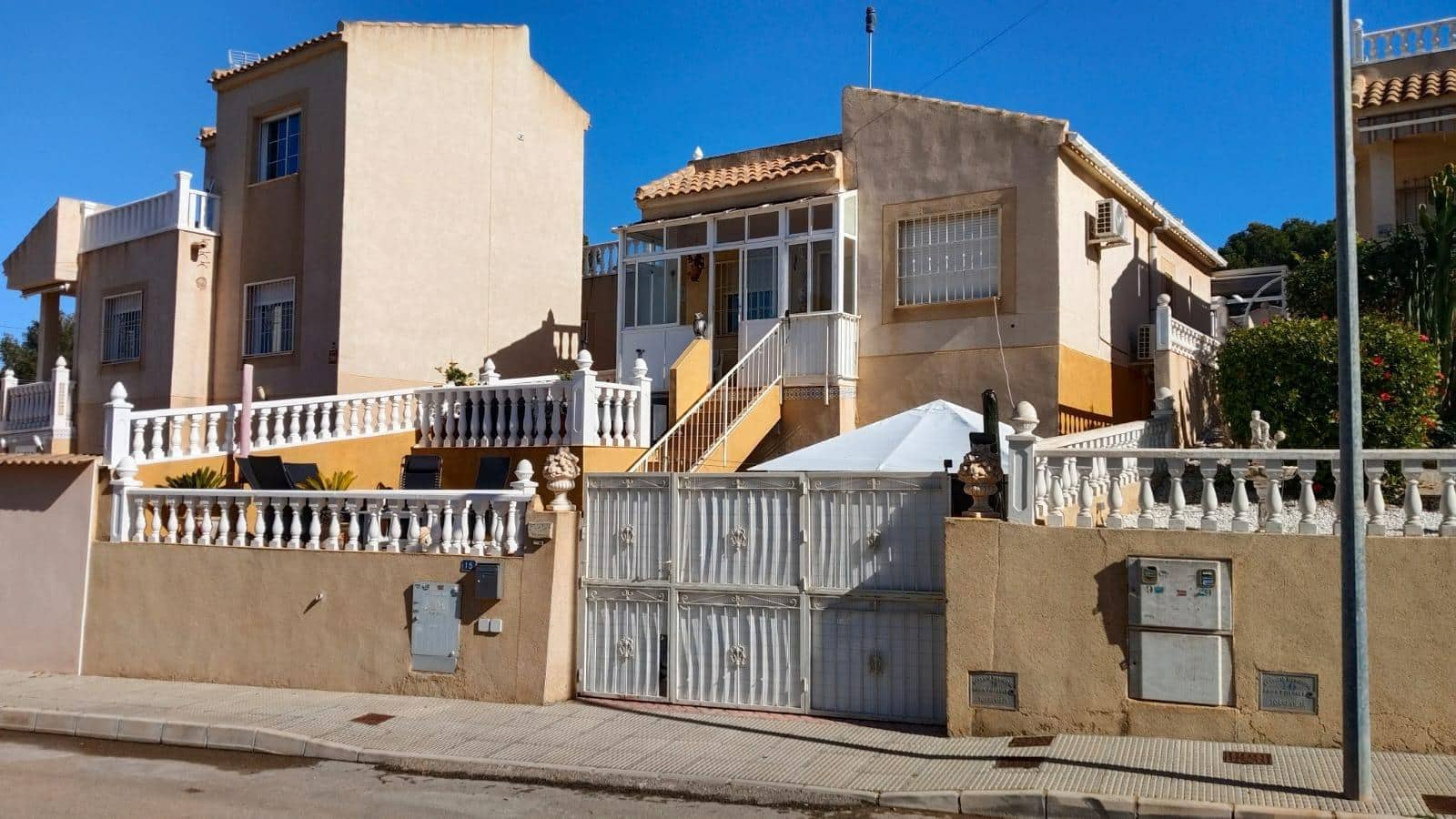 Chalet de 4 habitaciones en Los Balcones en venta con piscina - 290.000 € (Ref: 9484038)