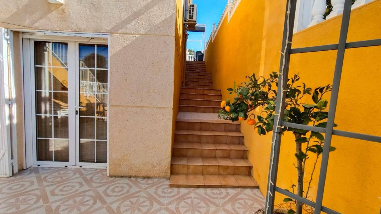 Chalet de 4 habitaciones en Los Balcones en venta con piscina - 290.000 € (Ref: 9484038)