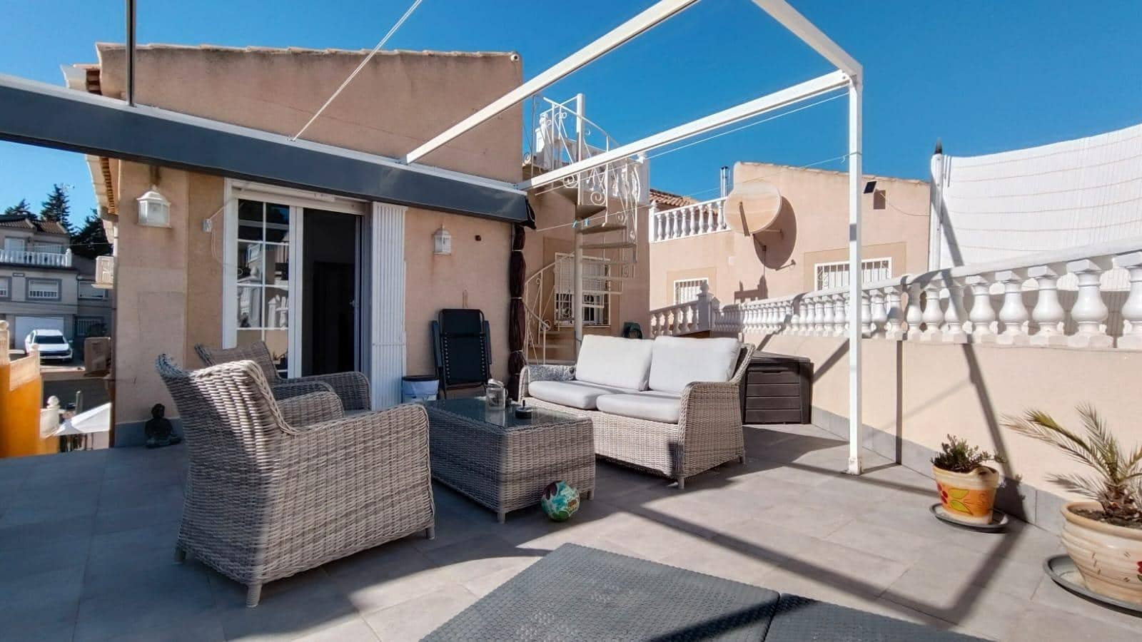 Chalet de 4 habitaciones en Los Balcones en venta con piscina - 290.000 € (Ref: 9484038)