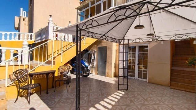 Chalet de 4 habitaciones en Los Balcones en venta con piscina - 290.000 € (Ref: 9484038)