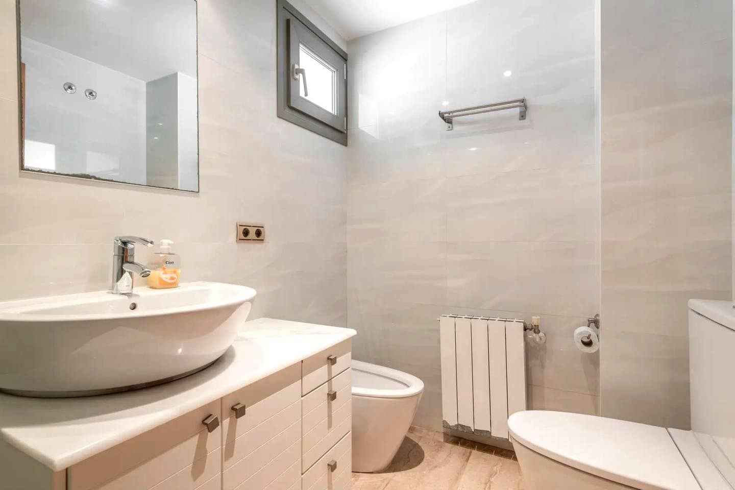 3 slaapkamer Flat te huur in Oropesa  met zwembad garage - € 1.250 (Ref: 10046241)