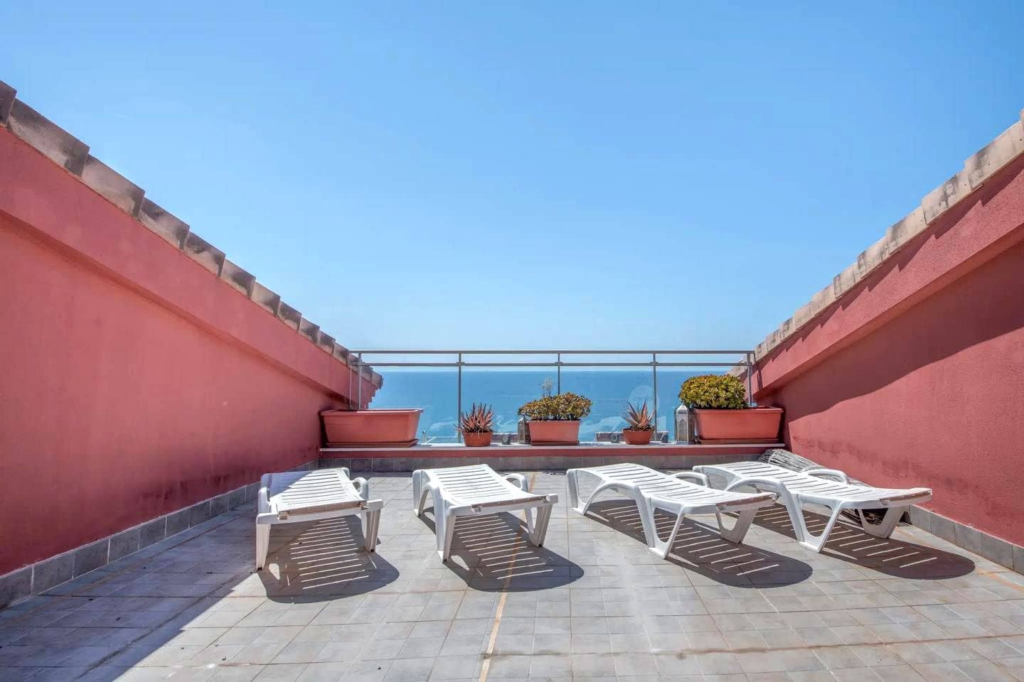 3 slaapkamer Flat te huur in Oropesa  met zwembad garage - € 1.250 (Ref: 10046241)