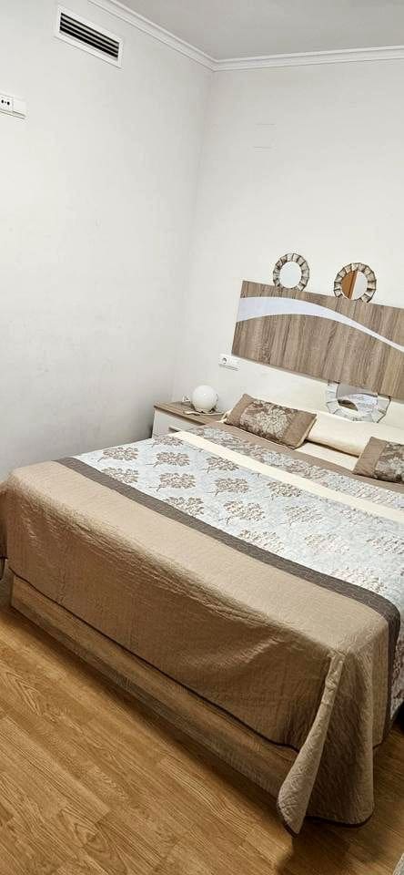 Piso de 2 habitaciones en Oropesa  en venta - 160.000 € (Ref: 9956132)