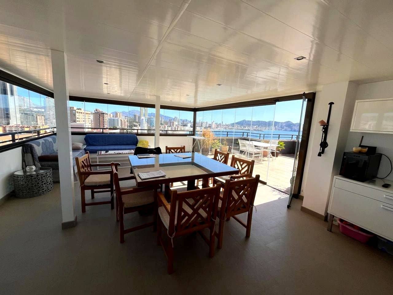 2 bedroom Flat for sale in Benidorm with pool garage - € 755,000 (Ref: 9956133)