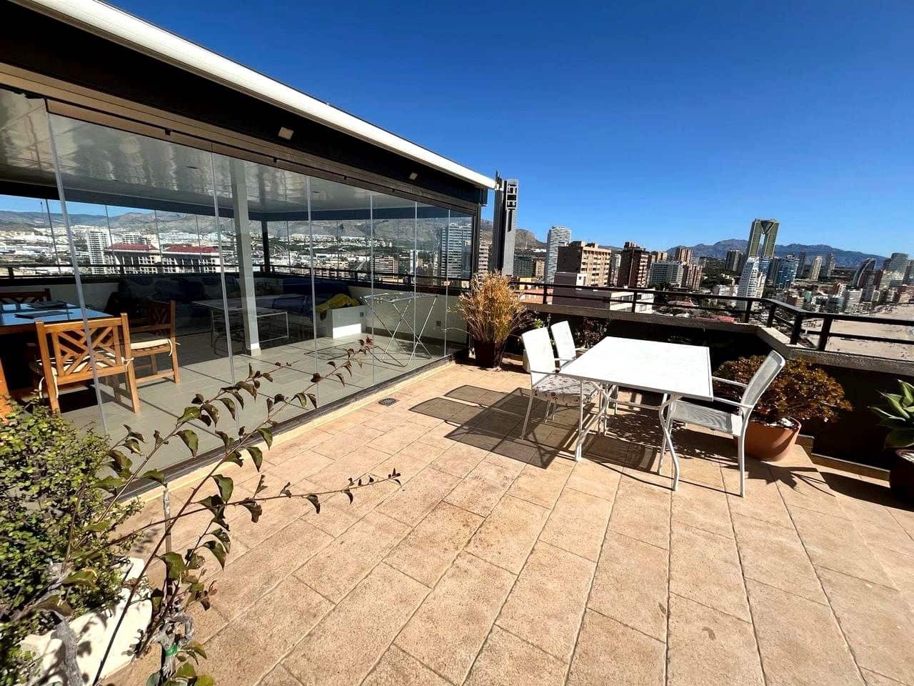 2 bedroom Flat for sale in Benidorm with pool garage - € 755,000 (Ref: 9956133)