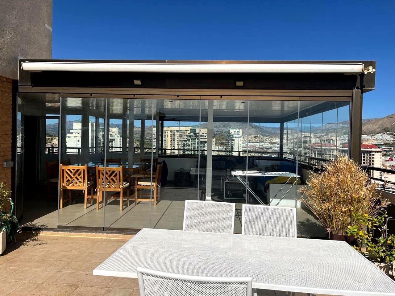 2 bedroom Flat for sale in Benidorm with pool garage - € 755,000 (Ref: 9956133)
