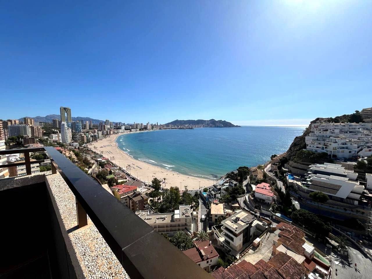 2 bedroom Flat for sale in Benidorm with pool garage - € 755,000 (Ref: 9956133)