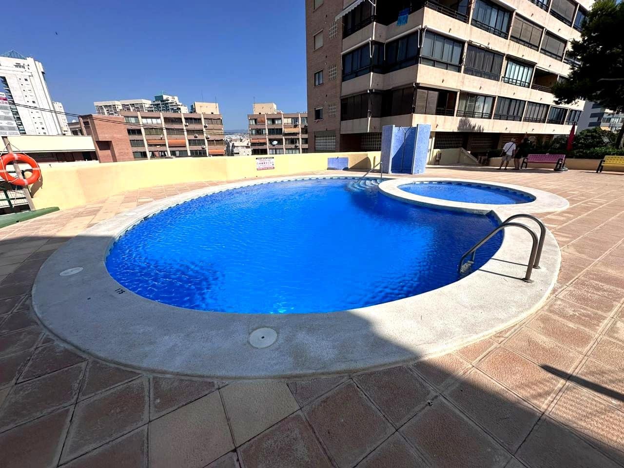 2 bedroom Flat for sale in Benidorm with pool garage - € 755,000 (Ref: 9956133)