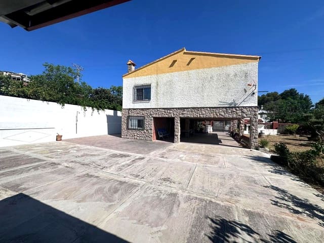 4 bedroom Villa for sale in Borriol with garage - € 300,000 (Ref: 9956140)