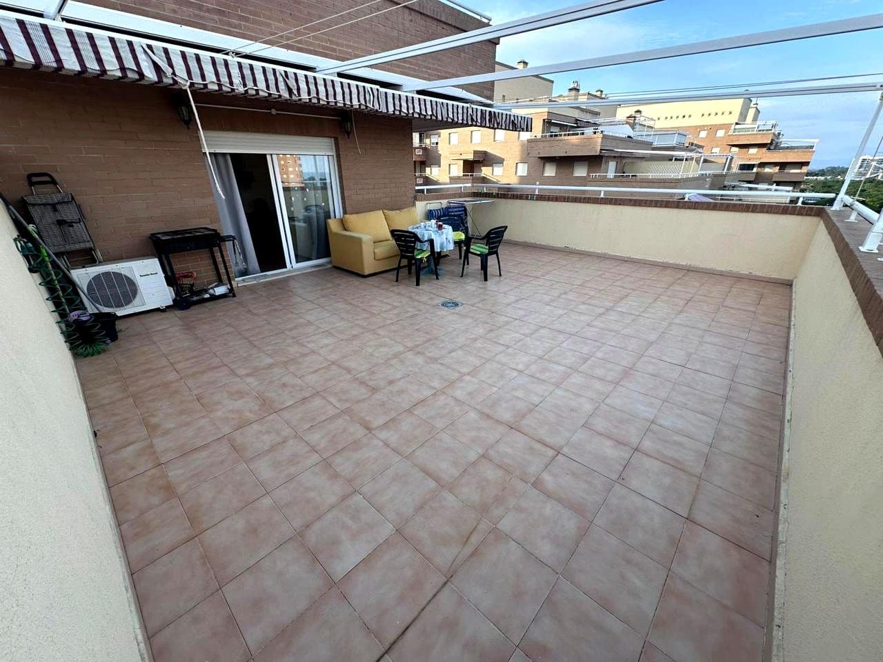 Piso de 2 habitaciones en Oropesa  en venta con piscina garaje - 165.000 € (Ref: 9956141)