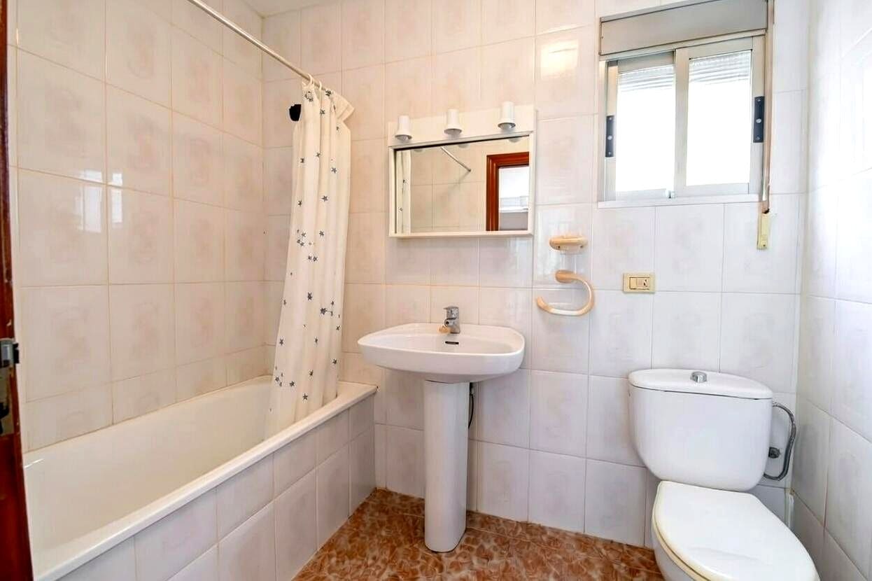 5 Zimmer Villa zu verkaufen in Castello de la Plana mit Garage - 239.000 € (Ref: 9956144)