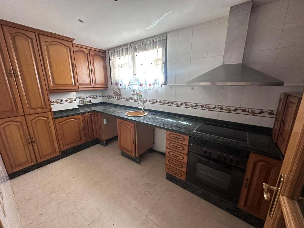 3 slaapkamer Flat te koop in Castello de la Plana - € 179.900 (Ref: 9956152)
