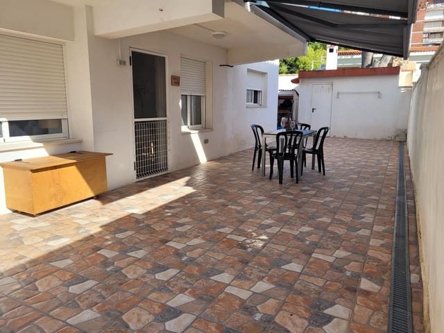 4 soverom Villa til salgs i Benicàssim med svømmebasseng - € 549 000 (Ref: 9956155)