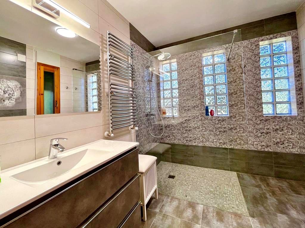 4 sypialnia Willa na sprzedaż w L'Alcora z basenem garażem - 390 000 € (Ref: 9956163)