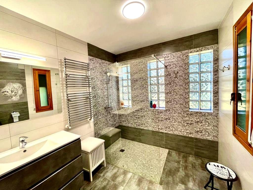 4 sypialnia Willa na sprzedaż w L'Alcora z basenem garażem - 390 000 € (Ref: 9956163)
