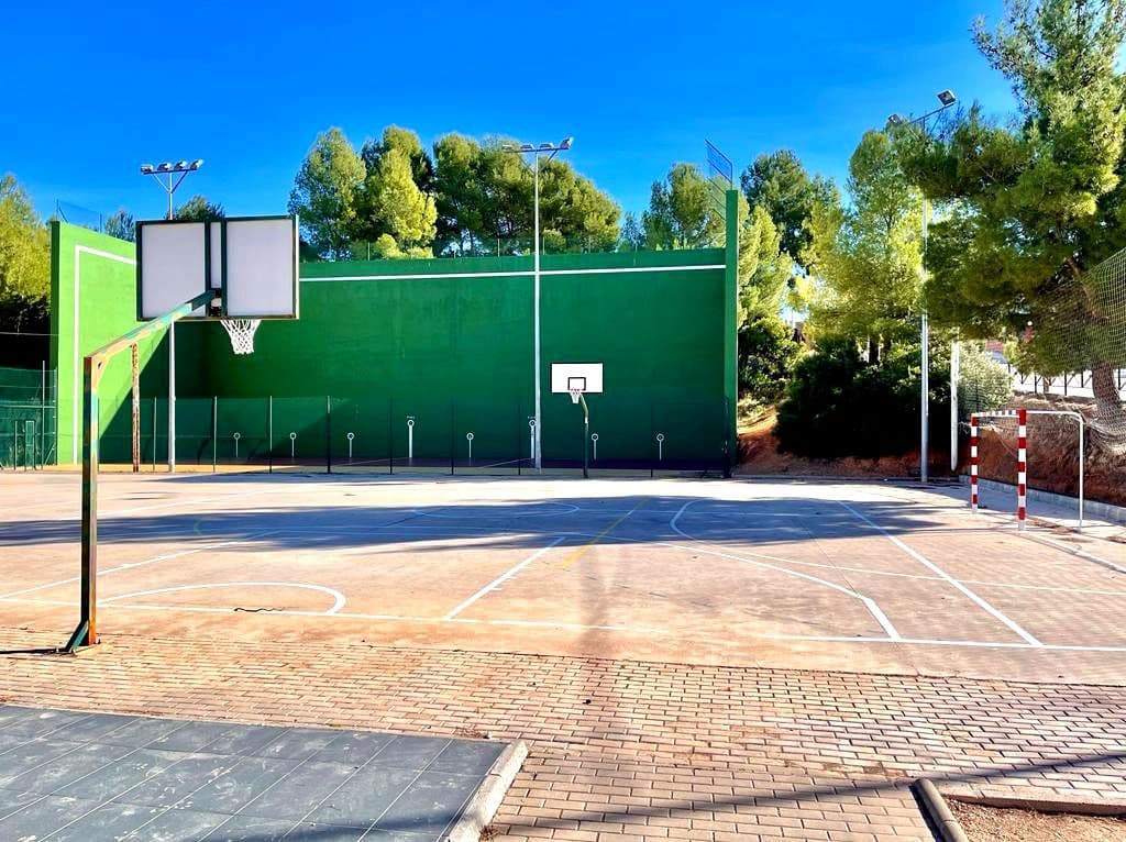 4 sypialnia Willa na sprzedaż w L'Alcora z basenem garażem - 390 000 € (Ref: 9956163)