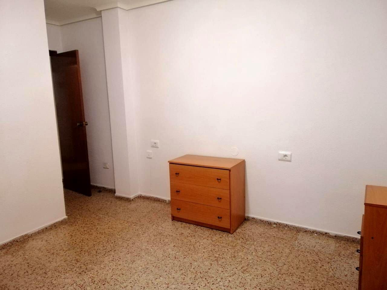 4 bedroom Flat for sale in Castello de la Plana - € 169,000 (Ref: 9956169)