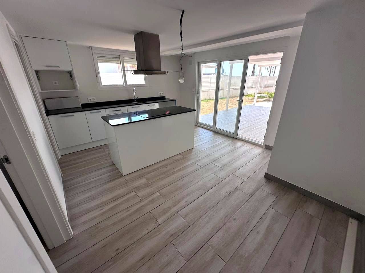 3 soverom Villa til salgs i Benicassim med svømmebasseng - € 790 000 (Ref: 9956177)