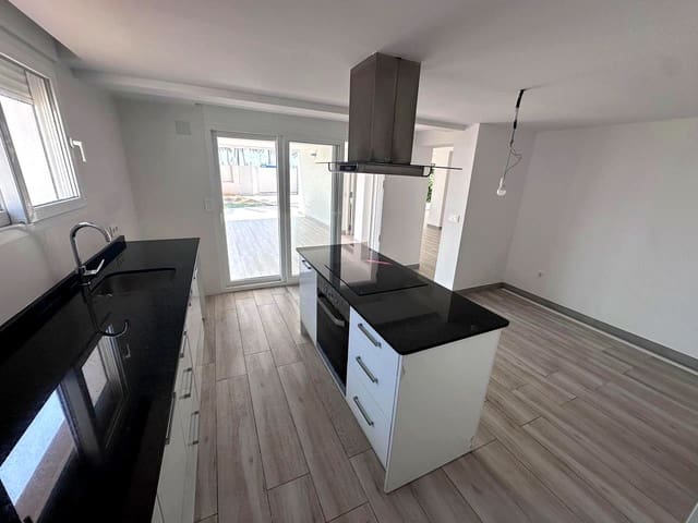3 soverom Villa til salgs i Benicàssim med svømmebasseng - € 790 000 (Ref: 9956177)
