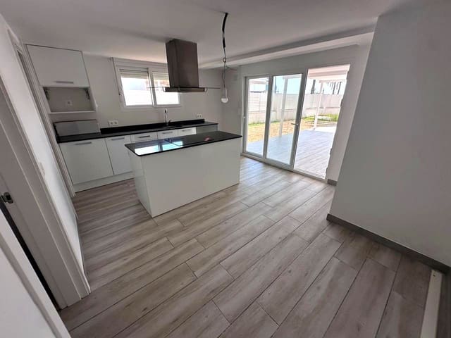 3 soverom Villa til salgs i Benicàssim med svømmebasseng - € 790 000 (Ref: 9956177)