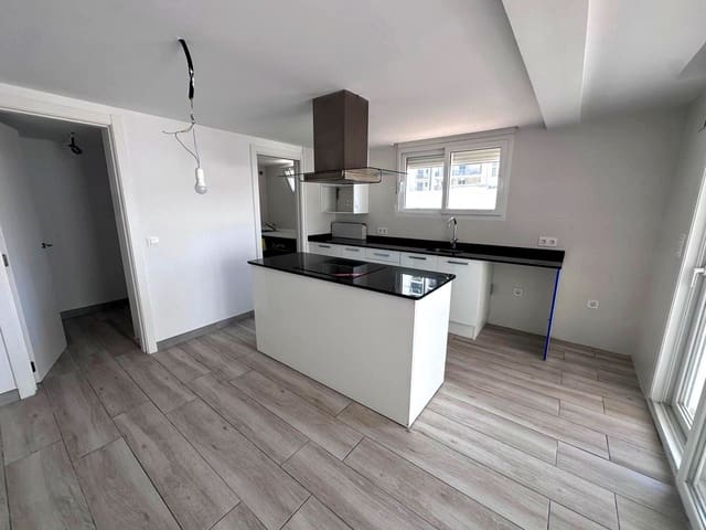 3 soverom Villa til salgs i Benicàssim med svømmebasseng - € 790 000 (Ref: 9956177)
