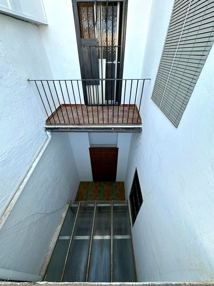 8 bedroom Villa for sale in Burriana / Borriana - € 210,000 (Ref: 9956181)