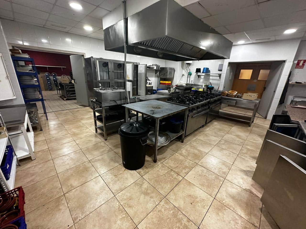 3 bedroom Business for sale in Oropesa  - € 295,000 (Ref: 9956183)