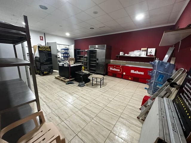 3 makuuhuone Yritys myytävänä paikassa Oropesa  - 295 000 € (Ref: 9956183)