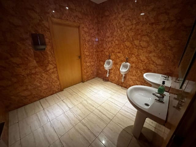 3 makuuhuone Yritys myytävänä paikassa Oropesa  - 295 000 € (Ref: 9956183)