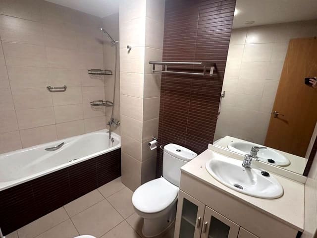 2 slaapkamer Flat te huur in Sur, Castelló de la Plana - € 800 (Ref: 9965742)