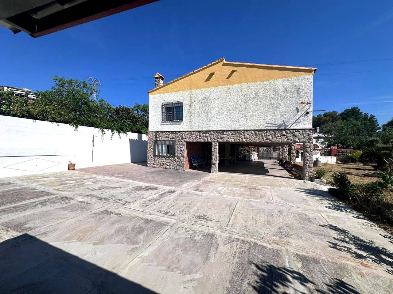 4 bedroom Villa for sale in Borriol with garage - € 299,900 (Ref: 9965835)