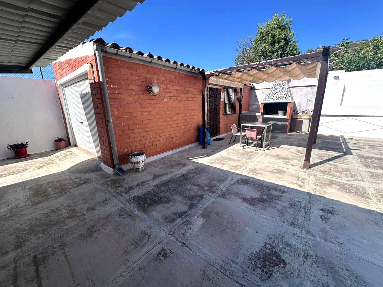 4 bedroom Villa for sale in Borriol with garage - € 299,900 (Ref: 9965835)