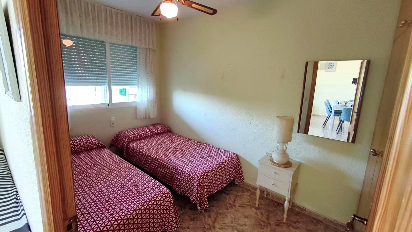 2 soverom Leilighet til leie i Benicassim med svømmebasseng garasje - € 600 (Ref: 9985705)