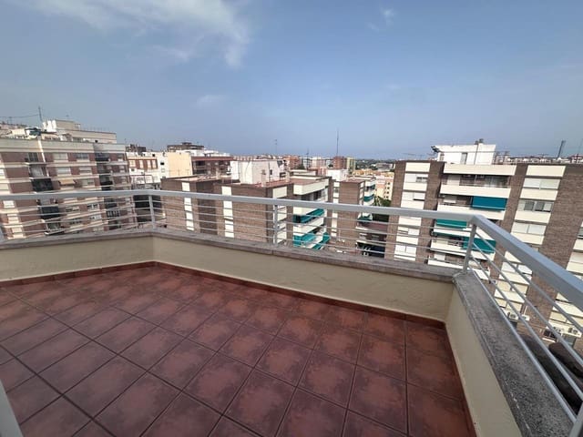 Appartement de 3 chambres à louer à Centro, Castelló de la Plana avec garage - 980 € (Ref: 9985858)
