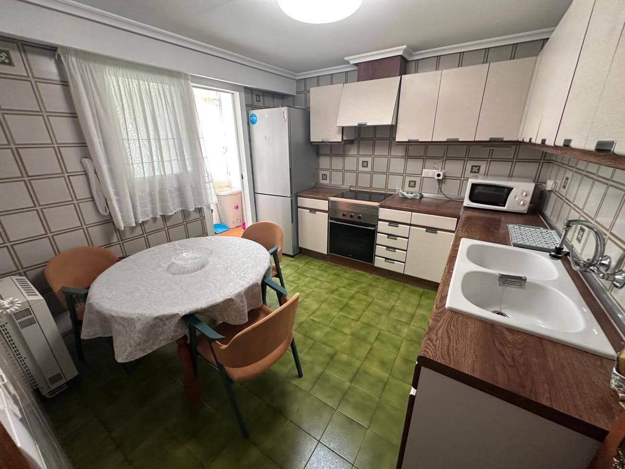 3 soveværelse Lejlighed til leje i Castello de la Plana med garage - € 980 (Ref: 9985858)