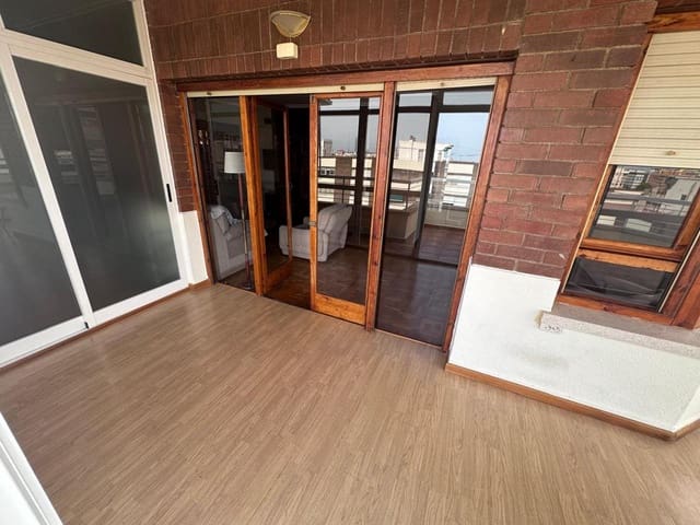Appartement de 3 chambres à louer à Centro, Castelló de la Plana avec garage - 980 € (Ref: 9985858)