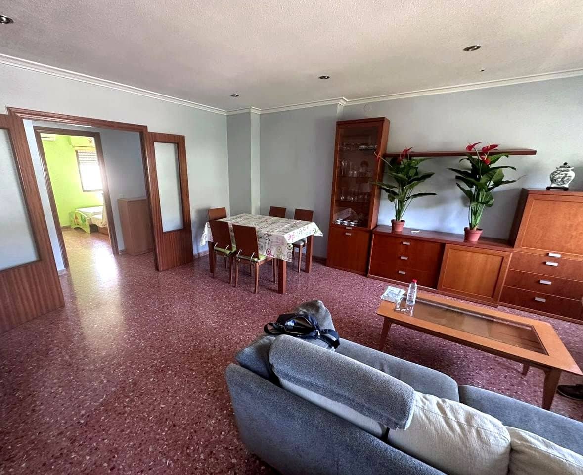3 quarto Apartamento para arrendar em Benicassim - 875 € (Ref: 9993692)