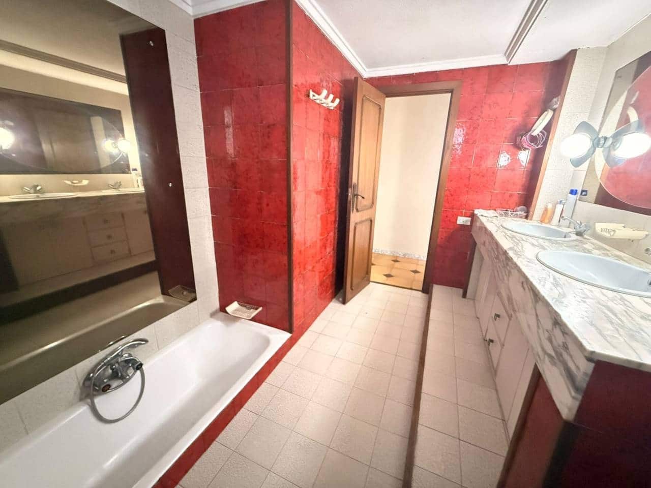 6 soverom Villa til salgs i Castello de la Plana med svømmebasseng garasje - € 1 300 000 (Ref: 10052251)