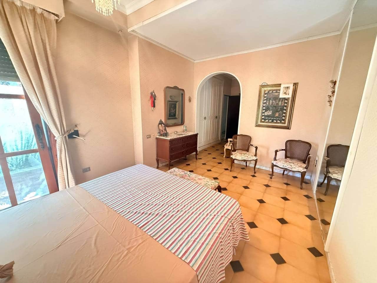 6 soverom Villa til salgs i Castello de la Plana med svømmebasseng garasje - € 1 300 000 (Ref: 10052251)