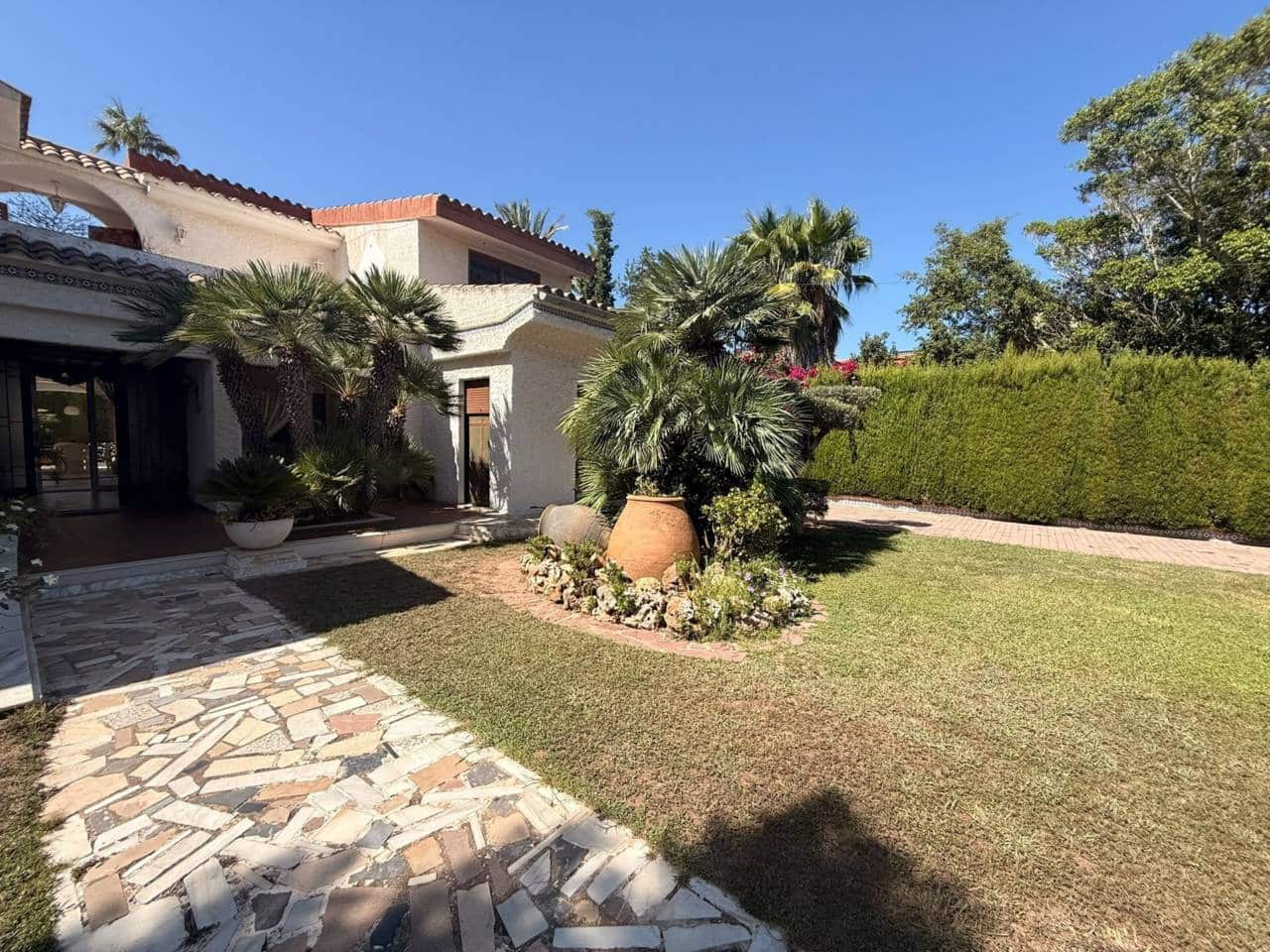 6 soverom Villa til salgs i Castello de la Plana med svømmebasseng garasje - € 1 300 000 (Ref: 10052251)
