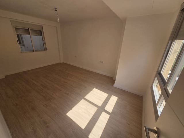 3 quarto Apartamento para venda em Castelló de la Plana - 130 000 € (Ref: 10052273)