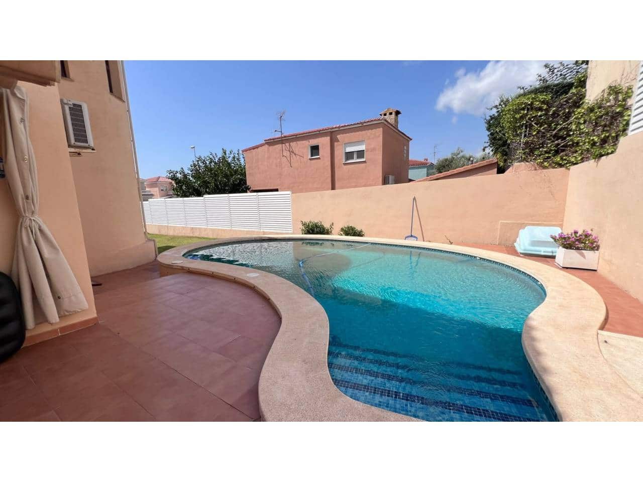 5 chambre Villa/Maison Semi-Mitoyenne à vendre à Benicassim avec piscine garage - 569 000 € (Ref: 10052277)
